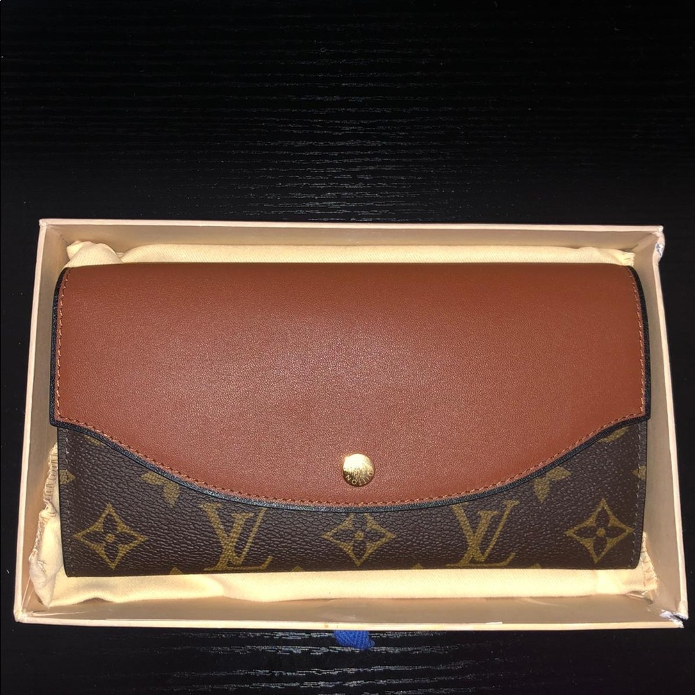 Louis Vuitton m64098 women’s wallet.